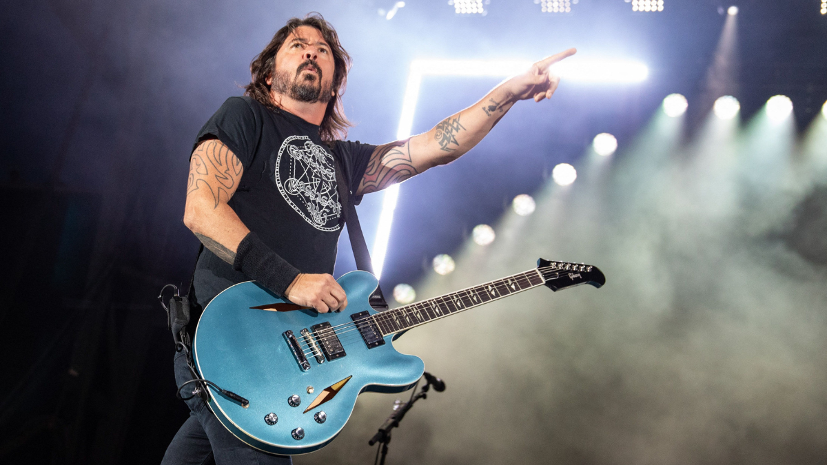 Dave Grohl Performing